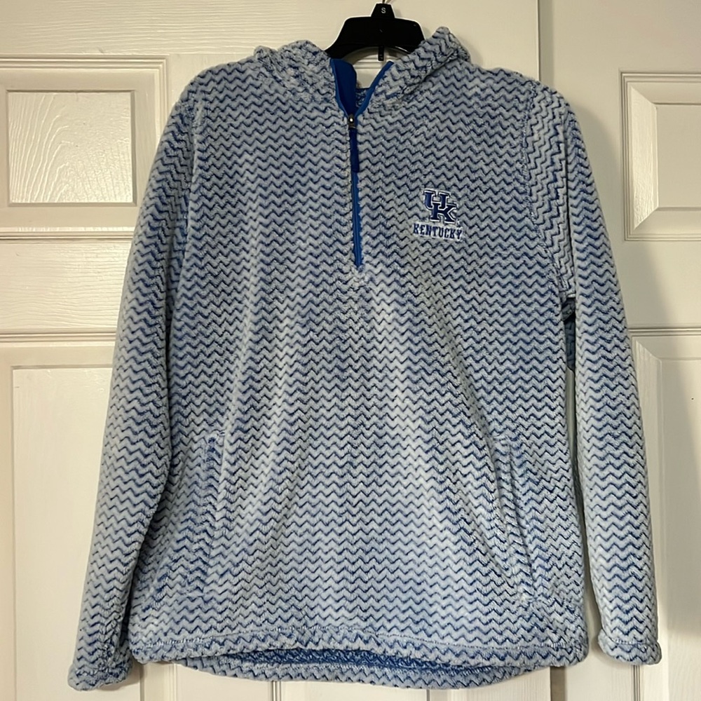 University of Kentucky women’s pull over size M